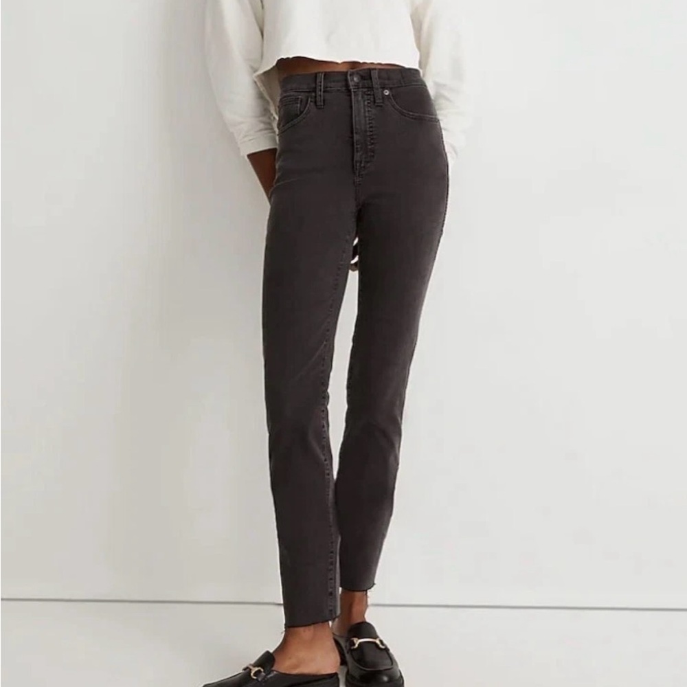 Madewell Stovepipe Jeans in Dark Wash Raw Hem, Size 31